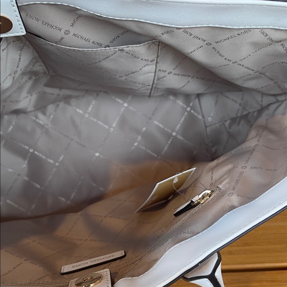 Michael Kors Sienna White Woven Large Tote - Picture 9 of 11